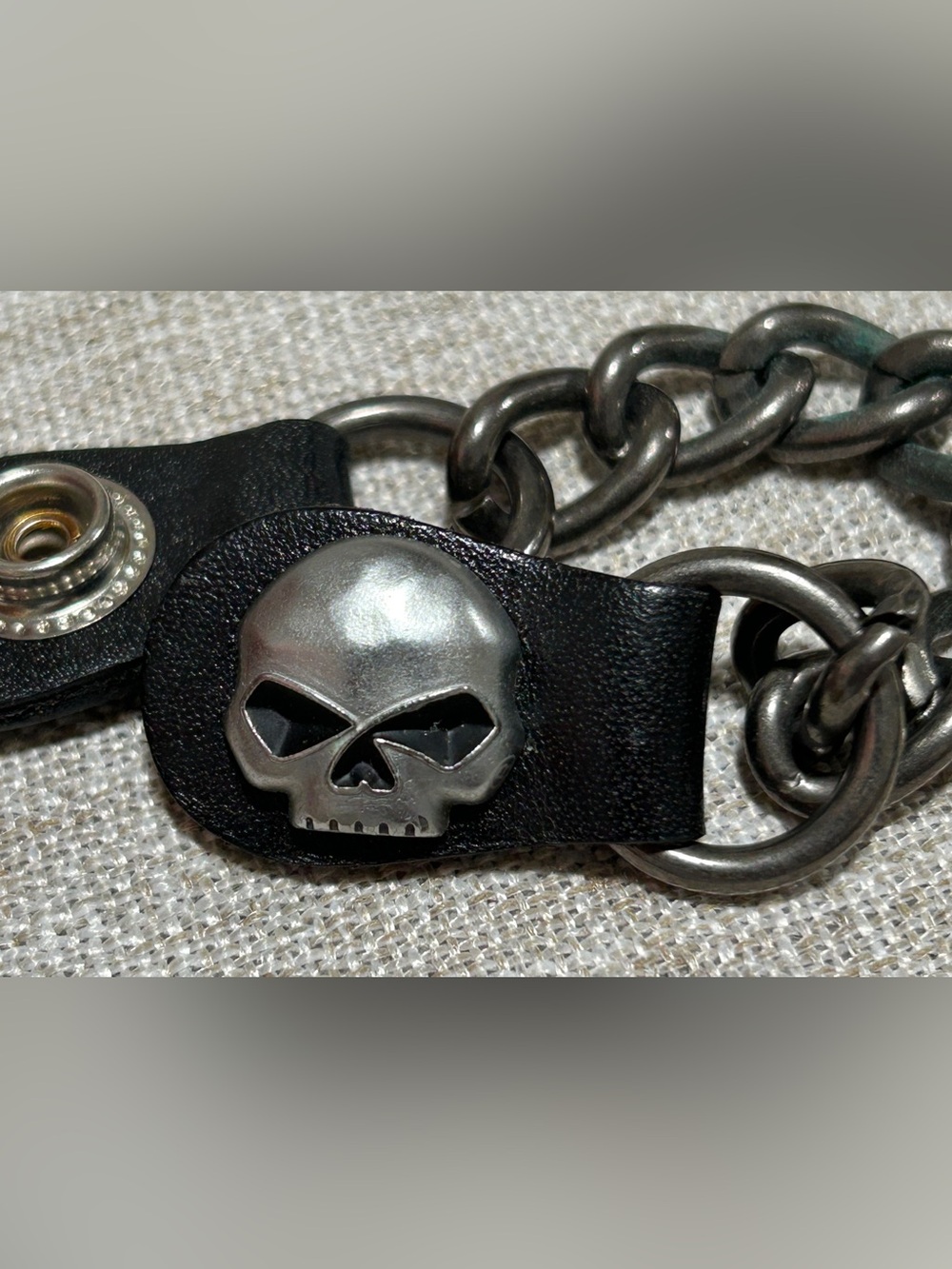 Harley-Davidson Black Leather Wallet Chain with Silver Skull Emblem